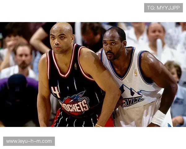 巴克利内线强攻改变防守布局，对比同期大前锋打法差异显著