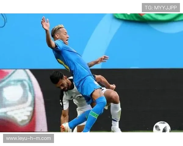 假摔判罚要点：裁判如何以接触、意图与录像判定黄牌